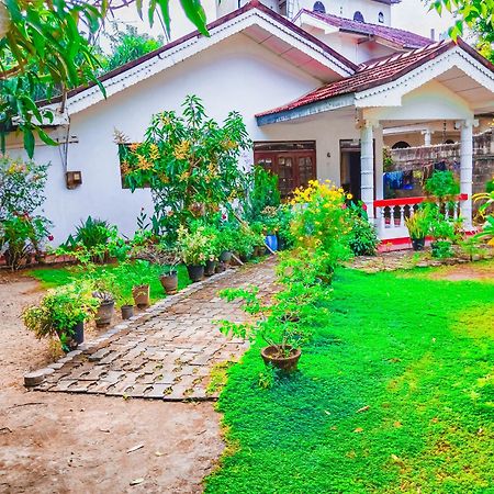 Mirissa White House Hotel Bagian luar foto