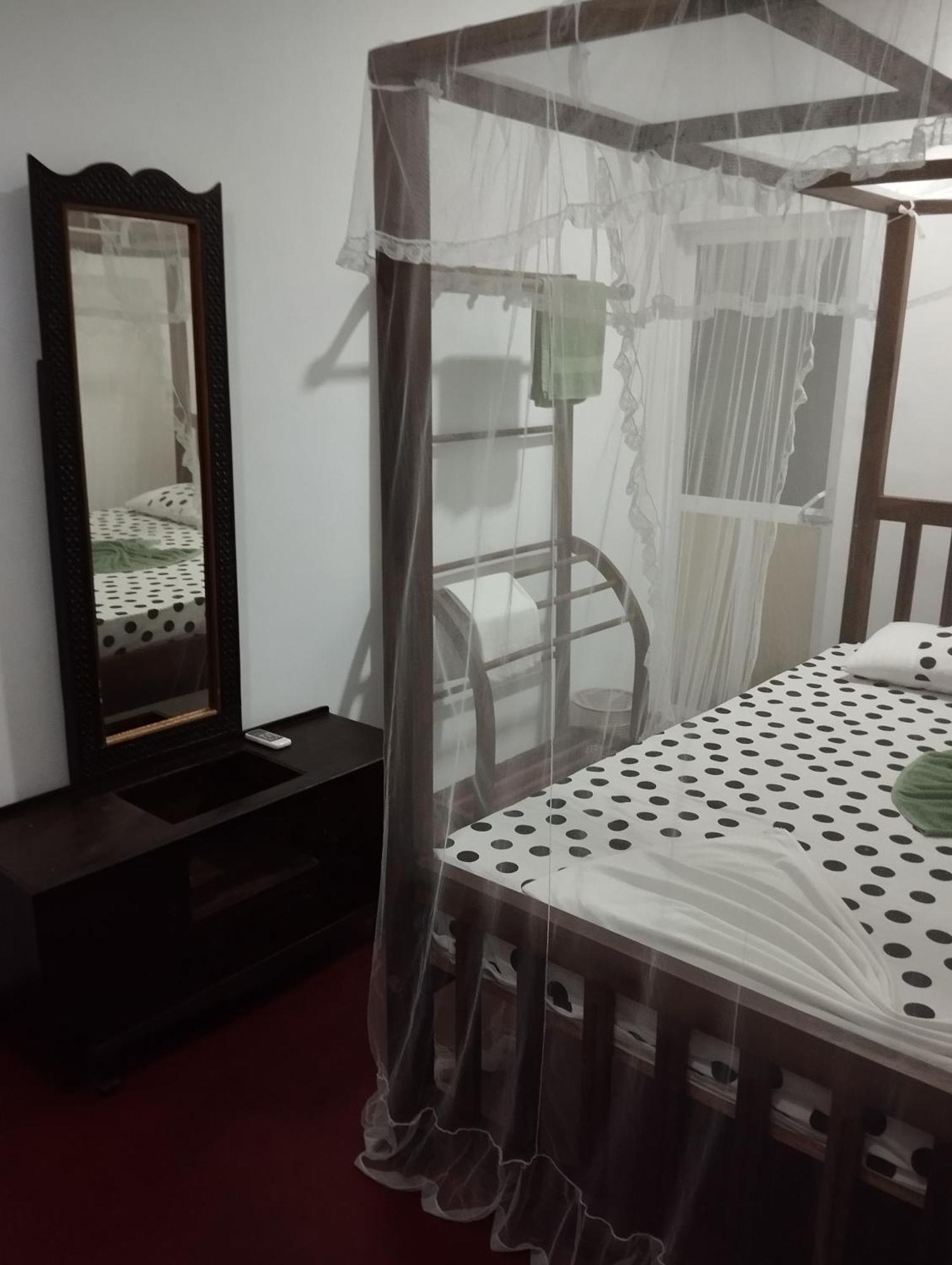 Mirissa White House Hotel Bagian luar foto