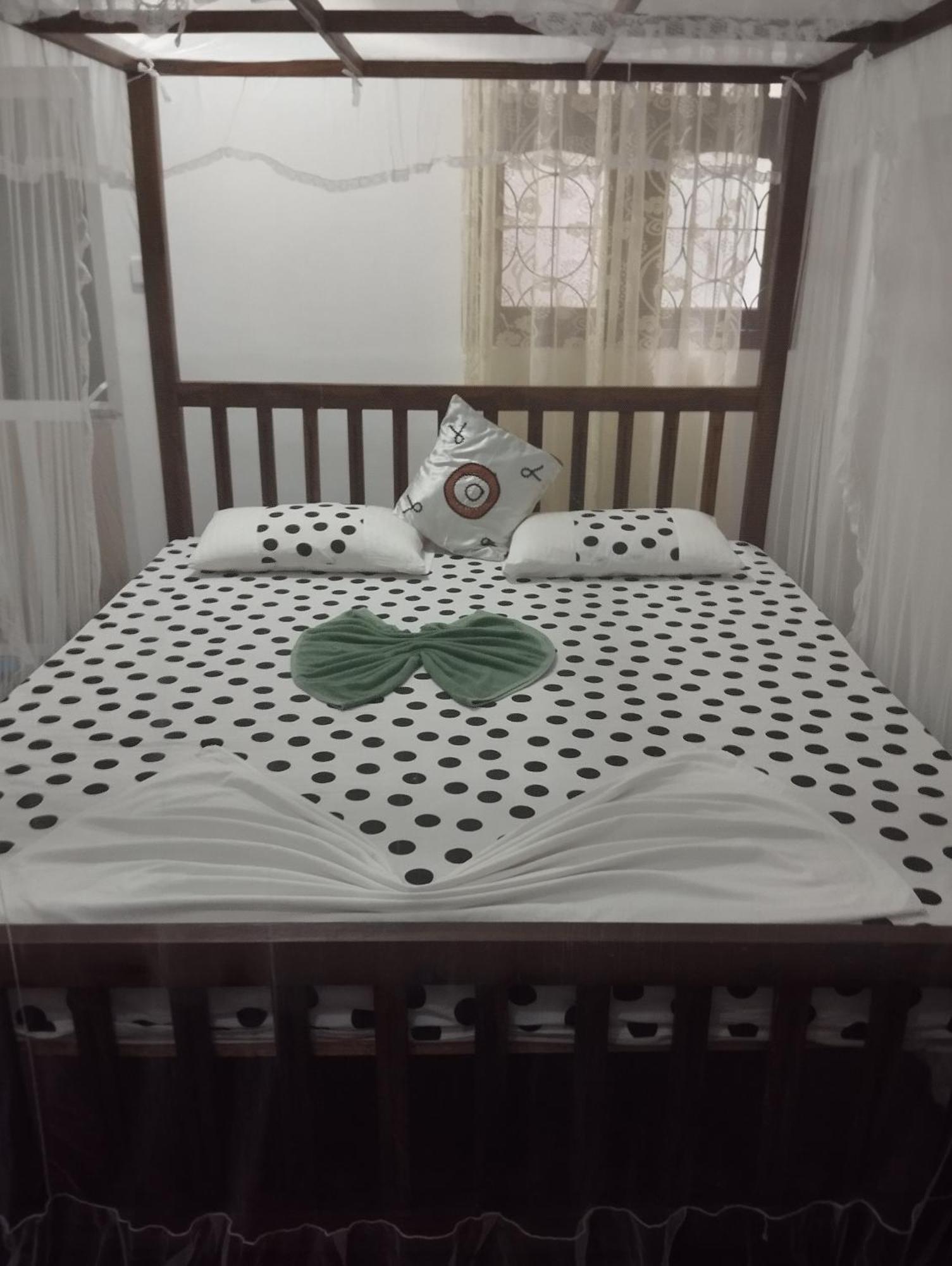 Mirissa White House Hotel Bagian luar foto
