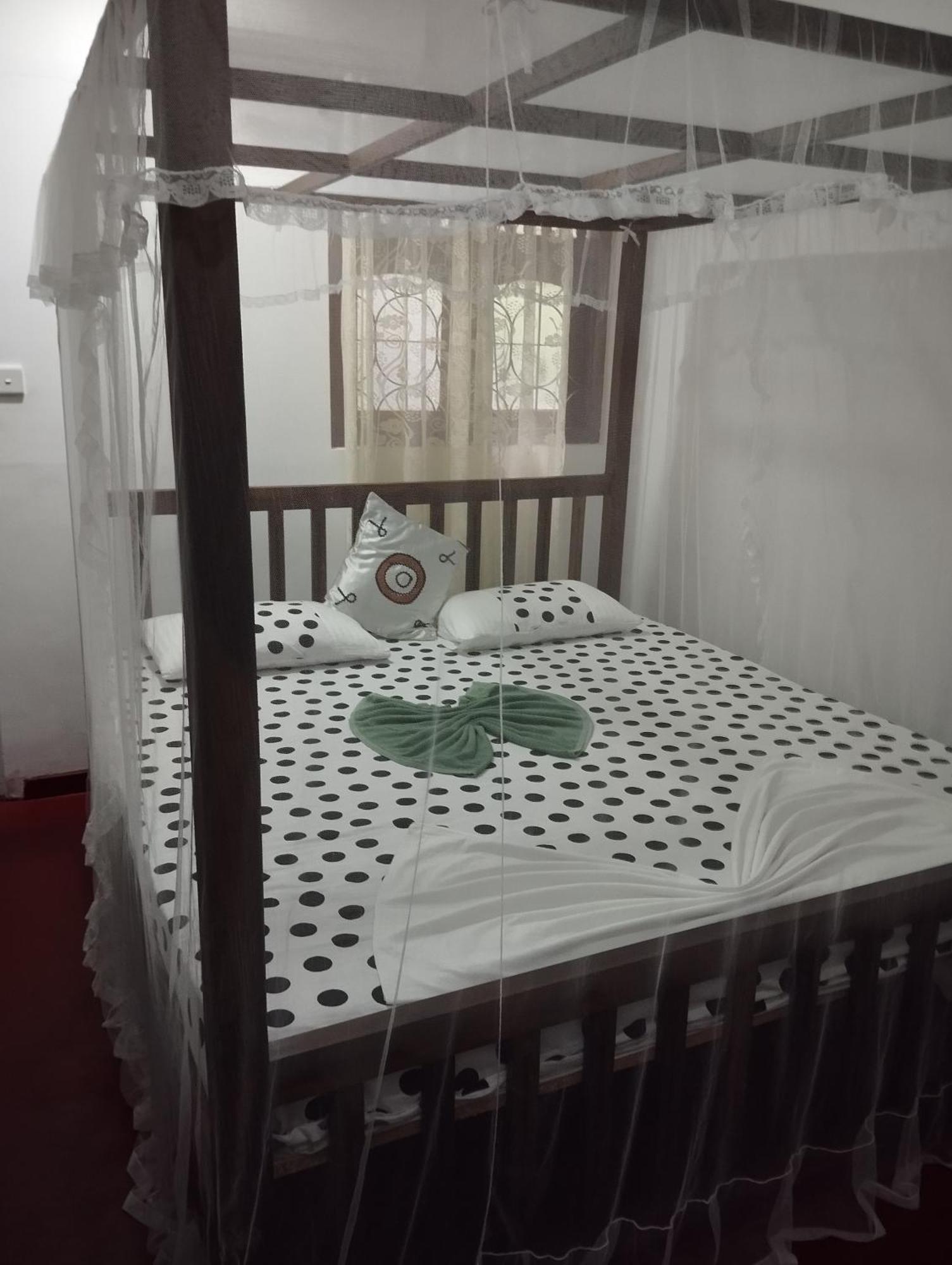 Mirissa White House Hotel Bagian luar foto