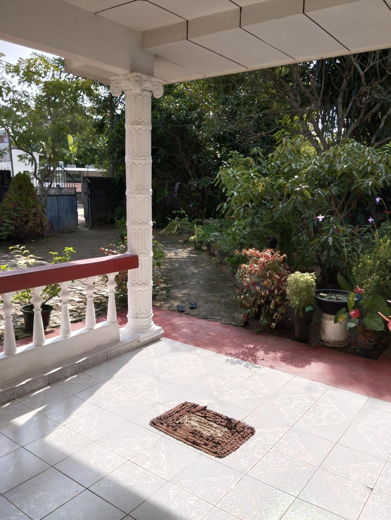 Mirissa White House Hotel Bagian luar foto