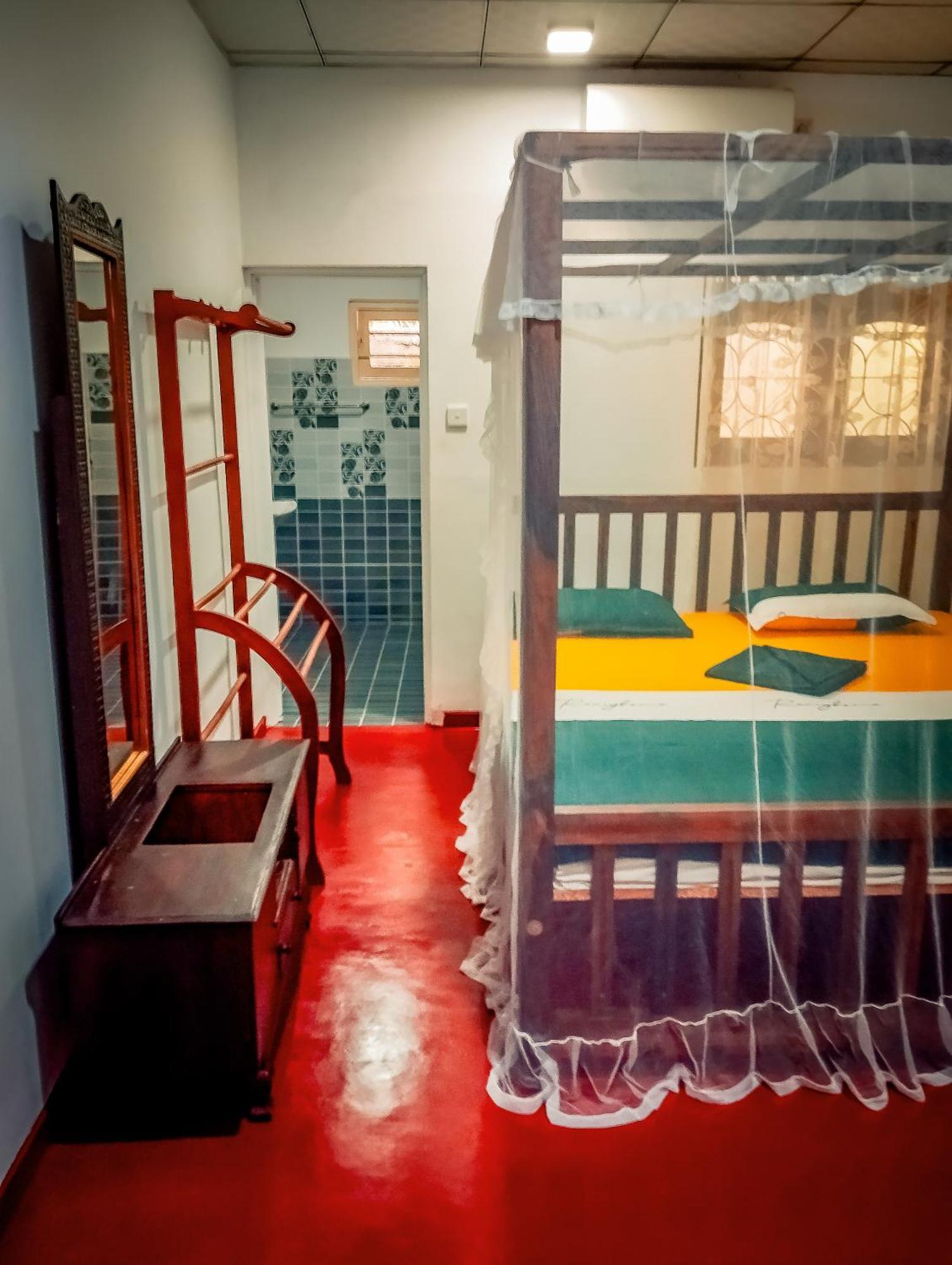 Mirissa White House Hotel Bagian luar foto