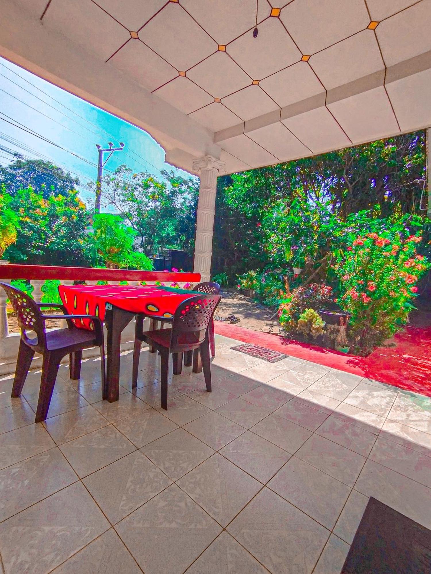 Mirissa White House Hotel Bagian luar foto
