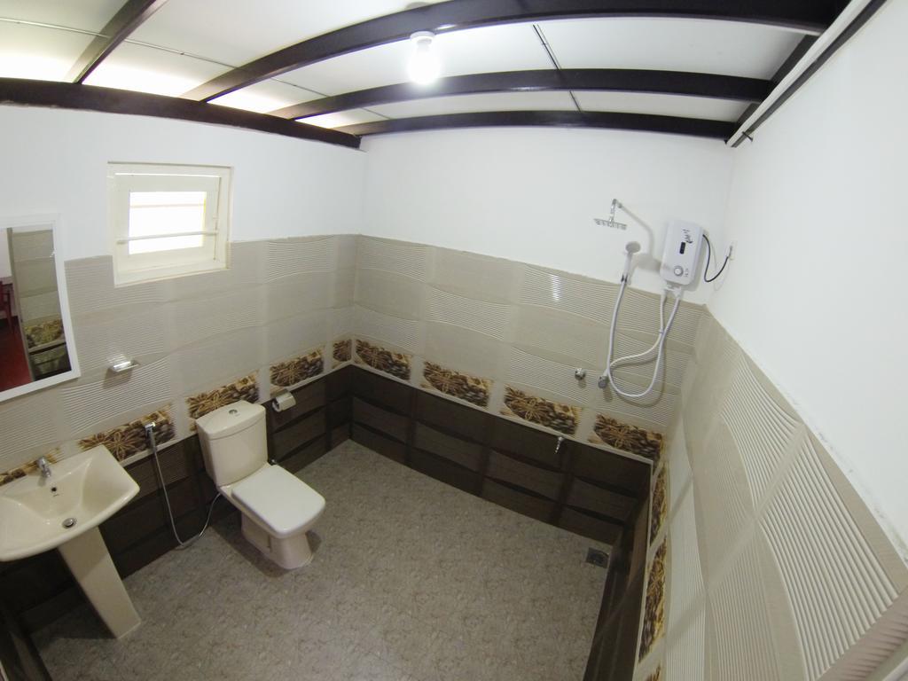 Mirissa White House Hotel Bagian luar foto