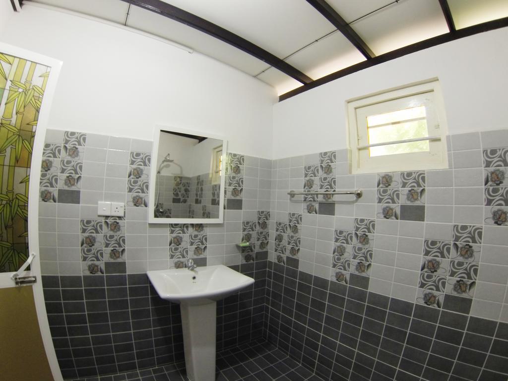 Mirissa White House Hotel Bagian luar foto