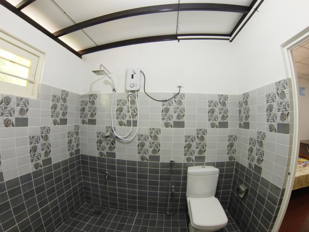 Mirissa White House Hotel Bagian luar foto