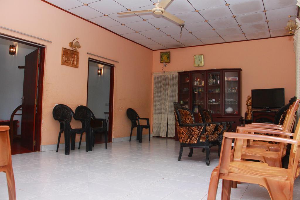 Mirissa White House Hotel Bagian luar foto