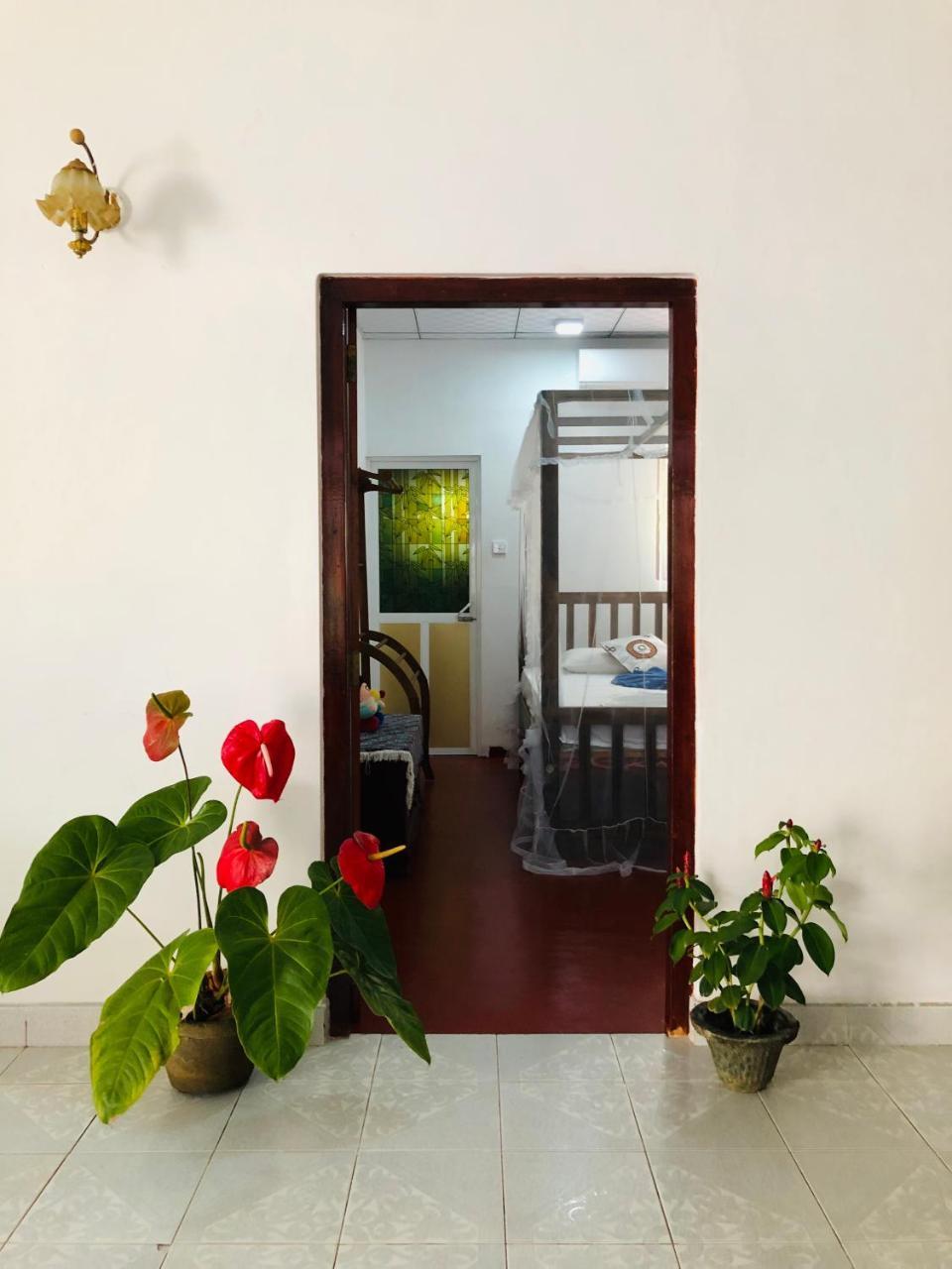 Mirissa White House Hotel Bagian luar foto
