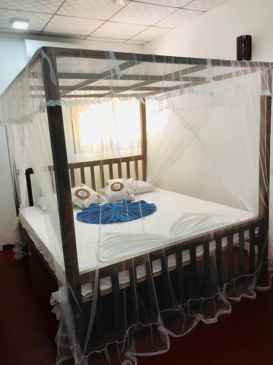Mirissa White House Hotel Bagian luar foto
