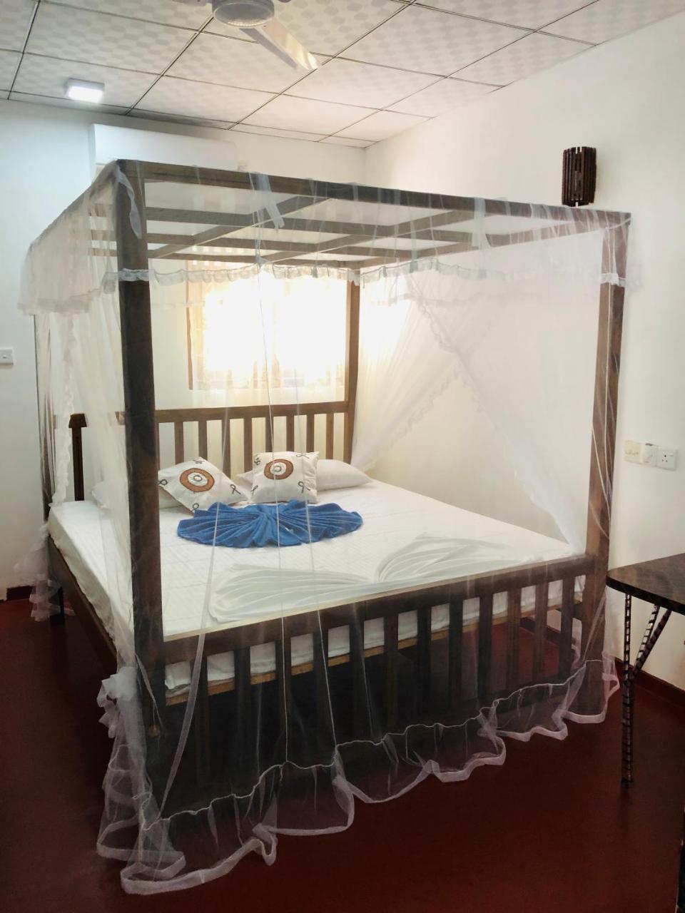 Mirissa White House Hotel Bagian luar foto